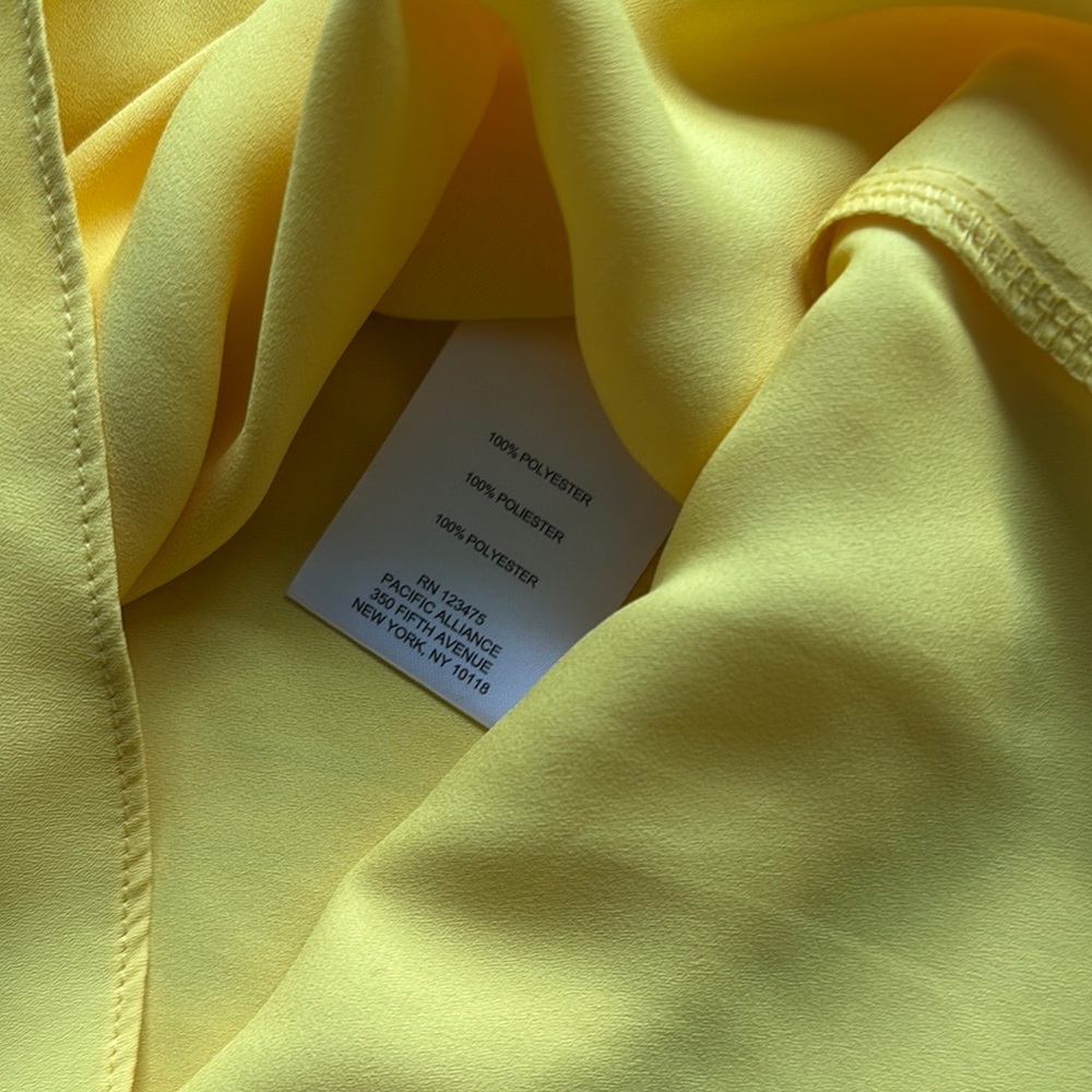 Jones New York Yellow Blouse Size S Relaxed Fit V Neck Lightweight - Picture 3 of 8
